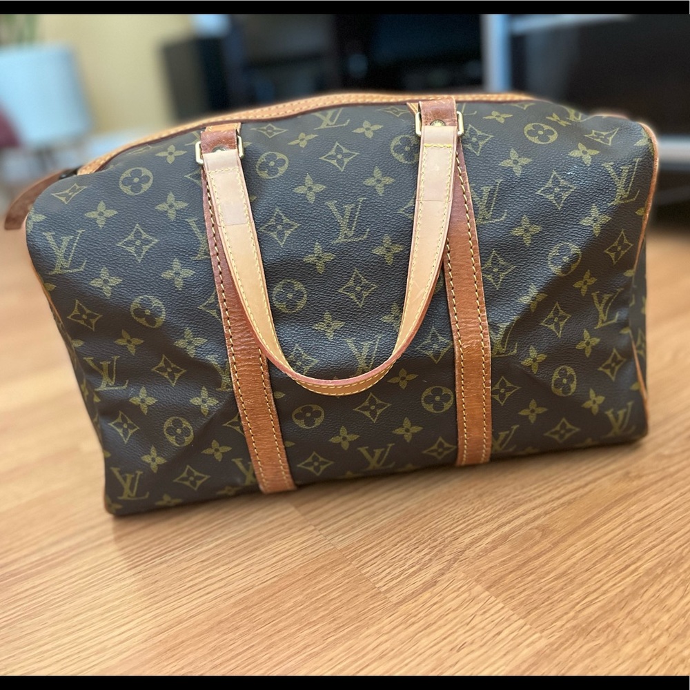 Authentic Louis Vuitton Sac 35 Souple Bag in Monogram with free twilly